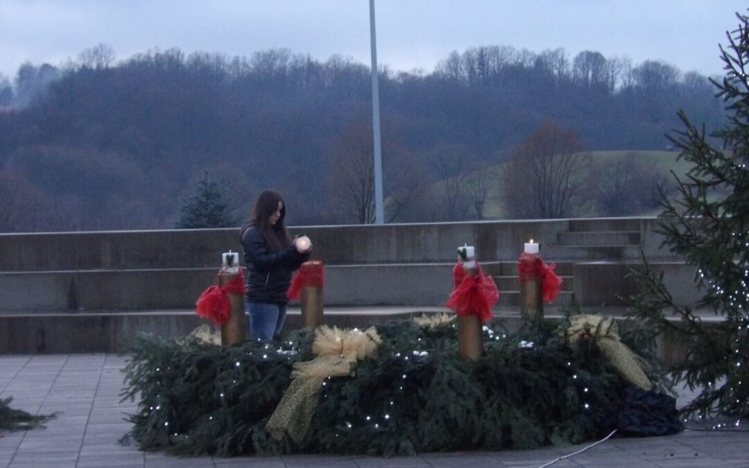 Paljenje druge adventske svijeće u Cvetlinu