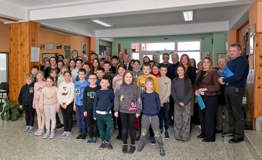 Potpisivanje ugovora o izvođenju radova na izgradnji sportske dvorane u Područnoj školi