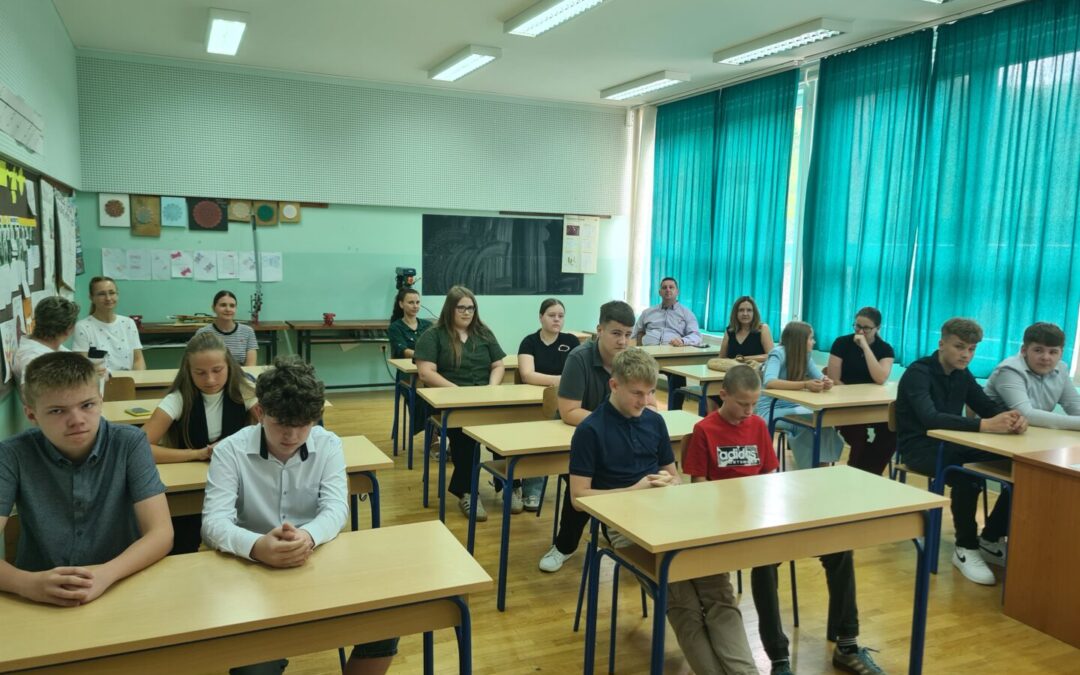 Podjela svjedodžbi osmašima u Matičnoj školi